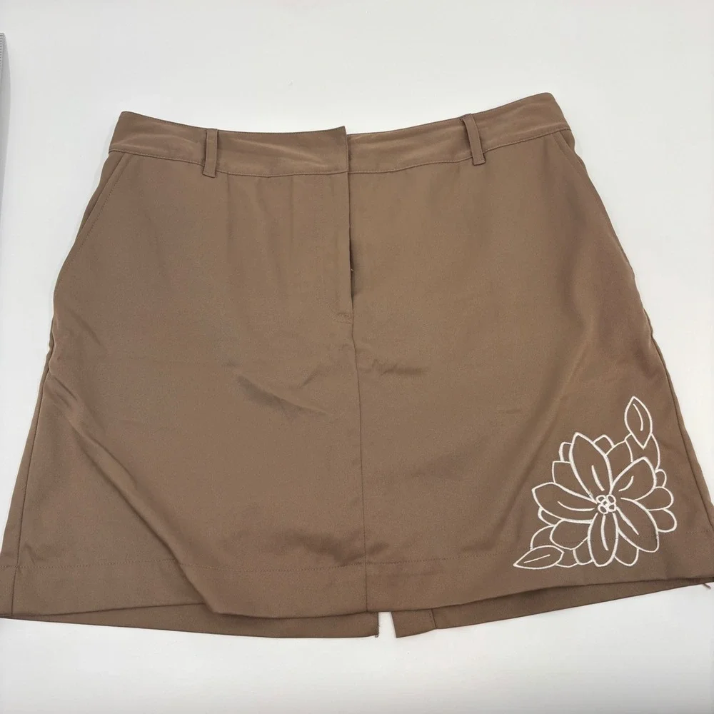 IZOD XFG Shorts / Skorts Women 12 Brown Diamond Geometric Bermuda Stretch Golf 2